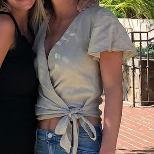 Linen Zara top with tie at front. Very cute on! size xs